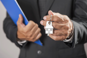 10 Tips to Becoming a Successful Real Estate Agent - bhgrealestateblog.com
