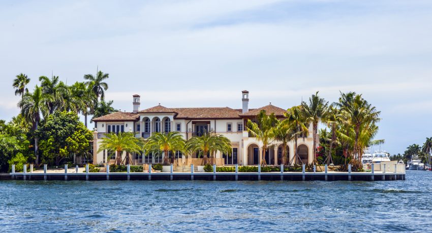 Luxurious waterfront home in Fort Lauderdale
